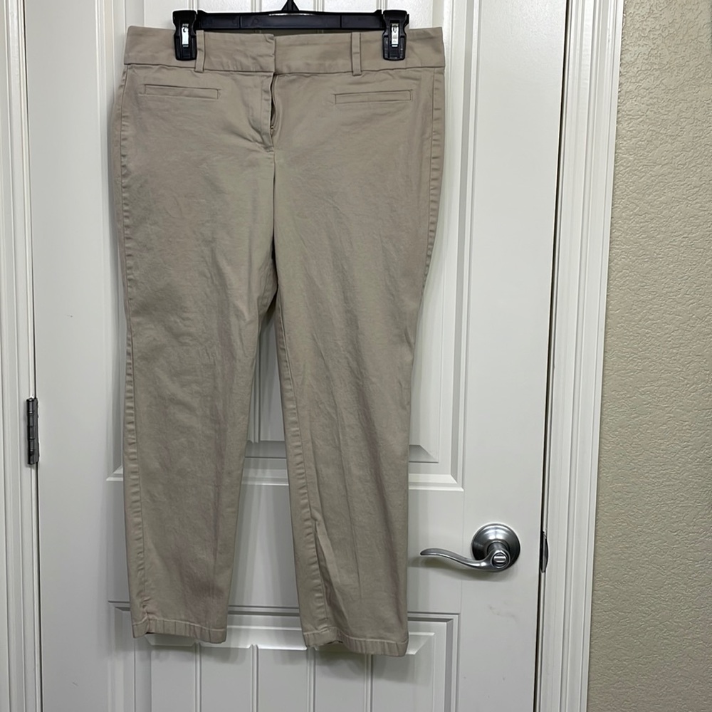 Ann Taylor Signature‎ size 6 Straight Capri Pant Tan